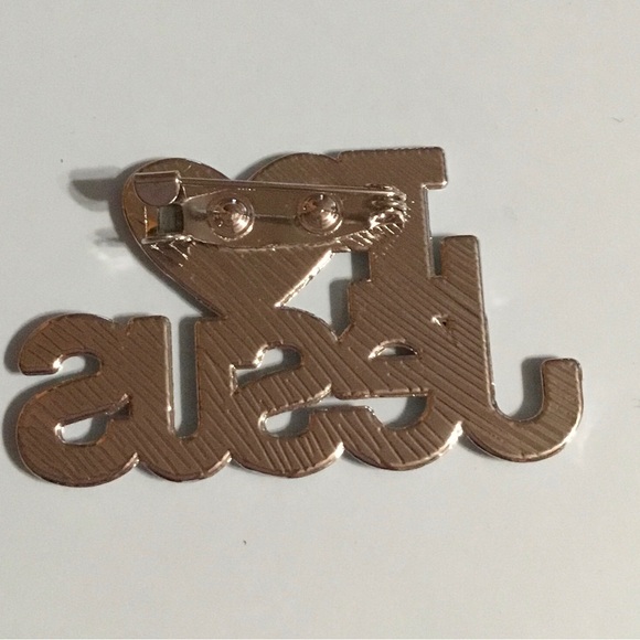 I Love Jesus Pin - Picture 2 of 2